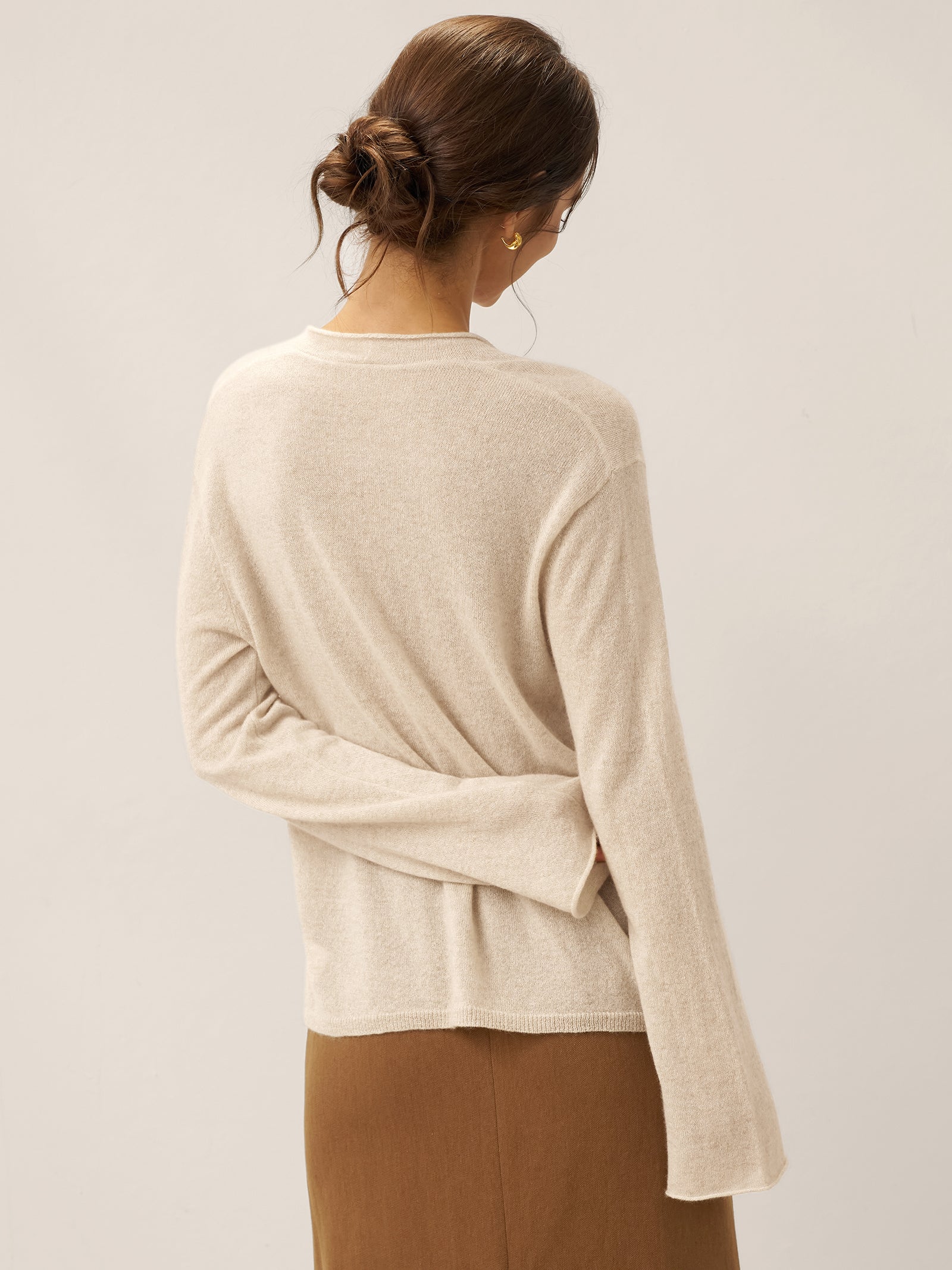 100% Mongolia Cashmere Lightweight V-Neck Sweater