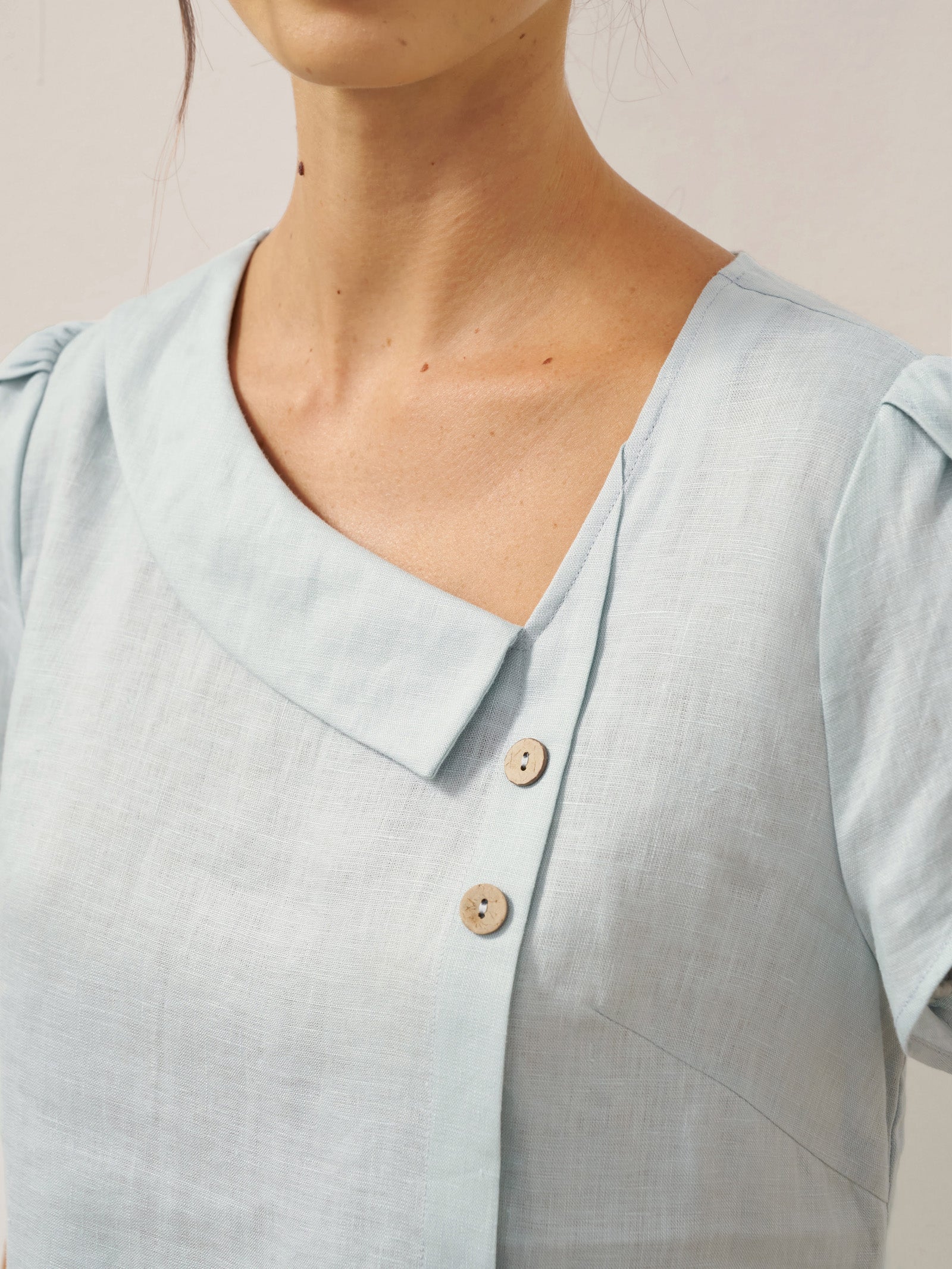 100% Linen Crescent Collar Flutter Sleeve Top FARA